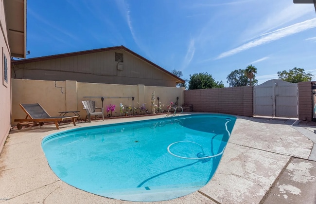 Photo - 2348 W Laurel Ln