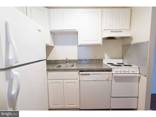 Building Photo - 2311 Spruce St Unit 104 Rental