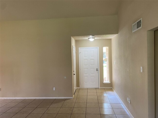 Photo - 623 Old Colony Dr