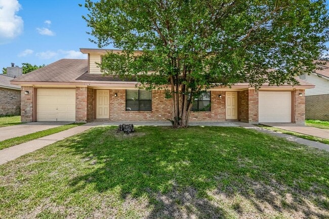Building Photo - 803 Valley View Dr