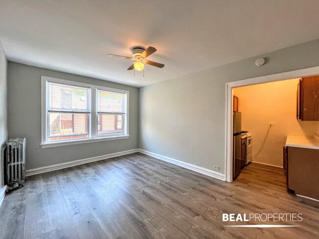 Building Photo - 711 W Belmont Ave Unit Studio Rental
