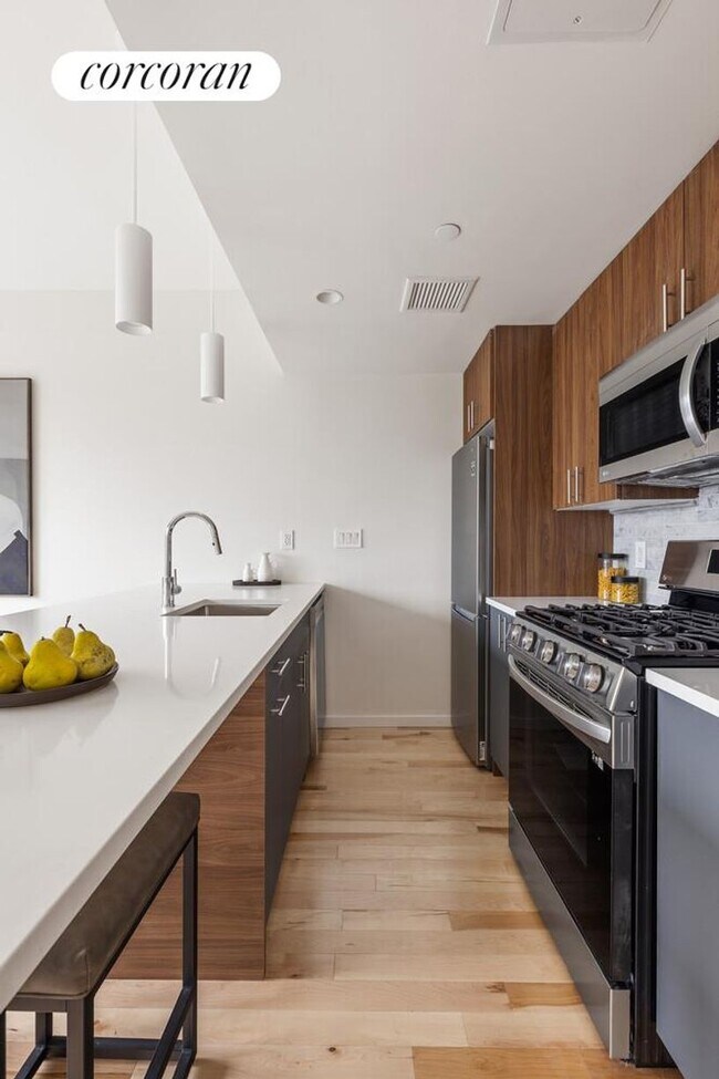 Photo - 1064 Hancock St