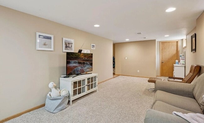 Photo - 2307 Harding St NE