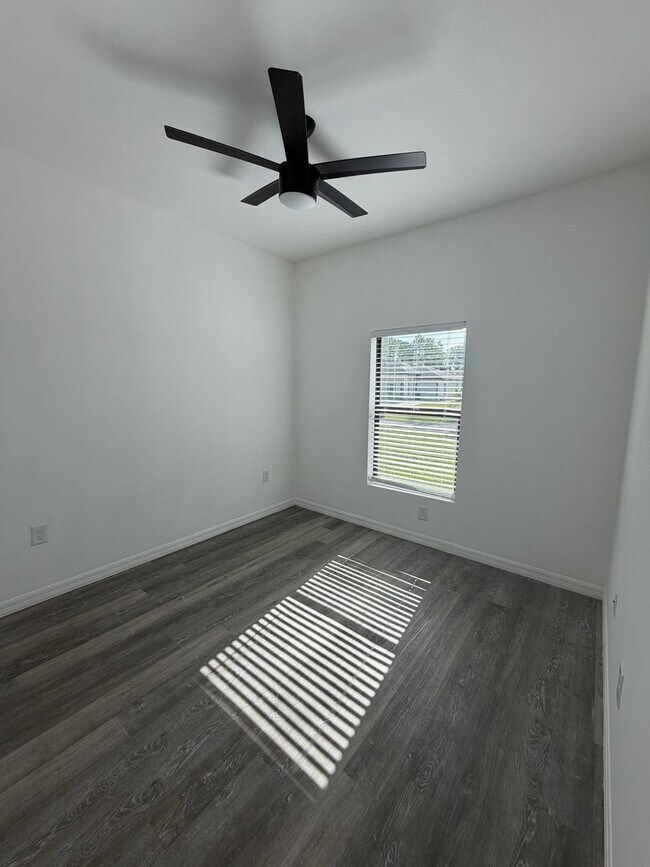 Photo - 2122 Armour Rd