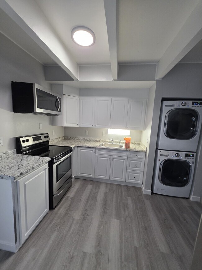 Photo - 8914 12th St NE