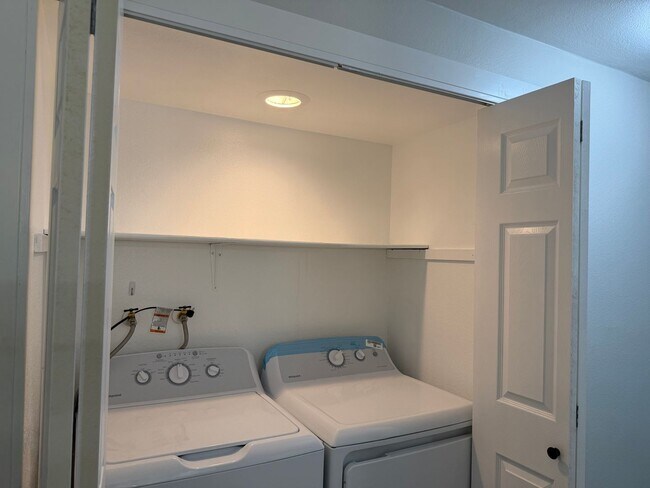 Photo - Beautifully Renovated 2 Bed/1.5 bath Condo Edmonds, WA. $2495/mo. Unidad B4