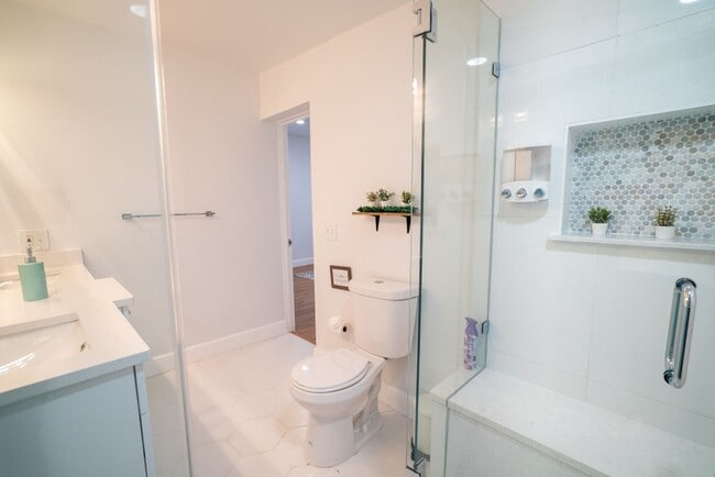 Photo - Beautiful Spacious Stylish near Busch Gardens at Crenshaw