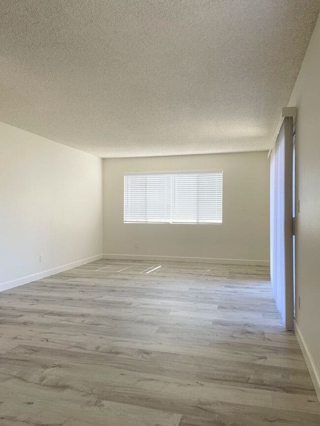 1255 W 7th St Unit 4
