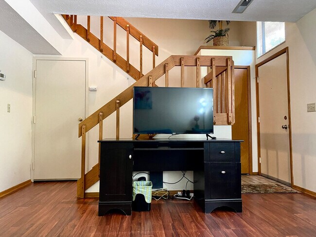 Photo - 1469 Rydalmount Rd Unidad ID1061219P