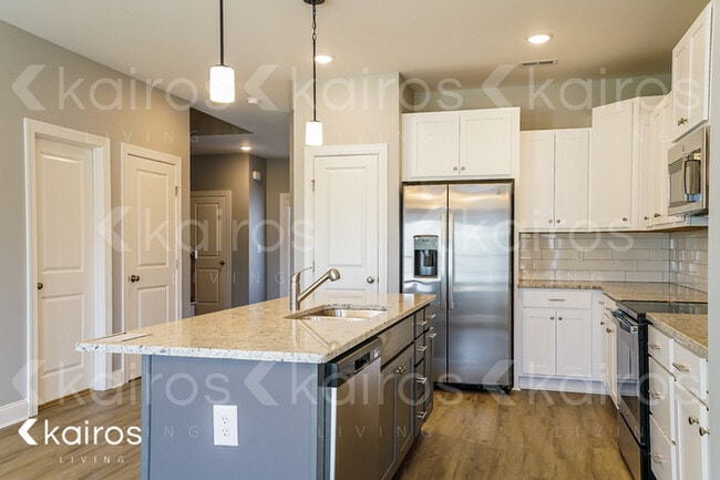 Photo - 3708 Oak Leaf Wy