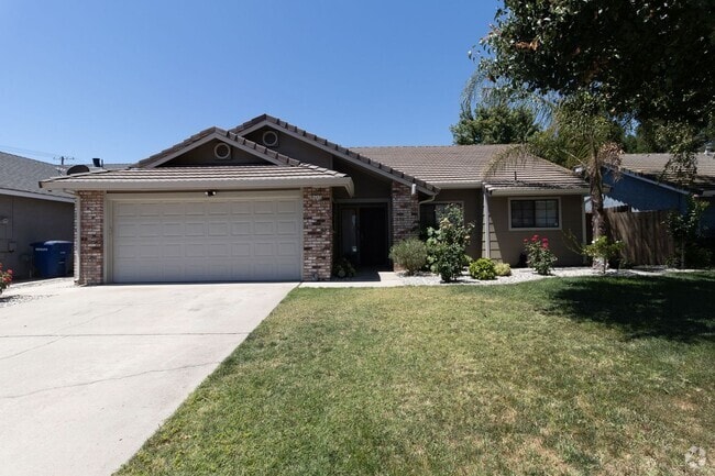 Building Photo - Stunning 3-bedroom, 2-bathroom home with a...