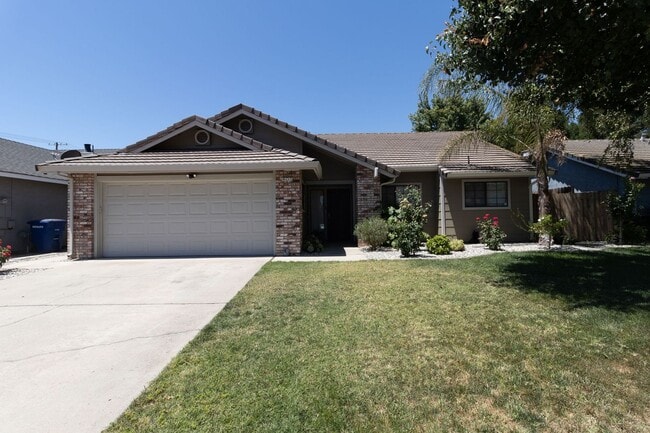 Stunning 3-bedroom, 2-bathroom home with a... - Stunning 3-bedroom, 2-bathroom home with a...