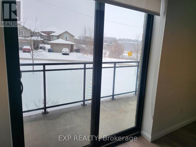 Photo - 144 Watson Rd N Unité 607