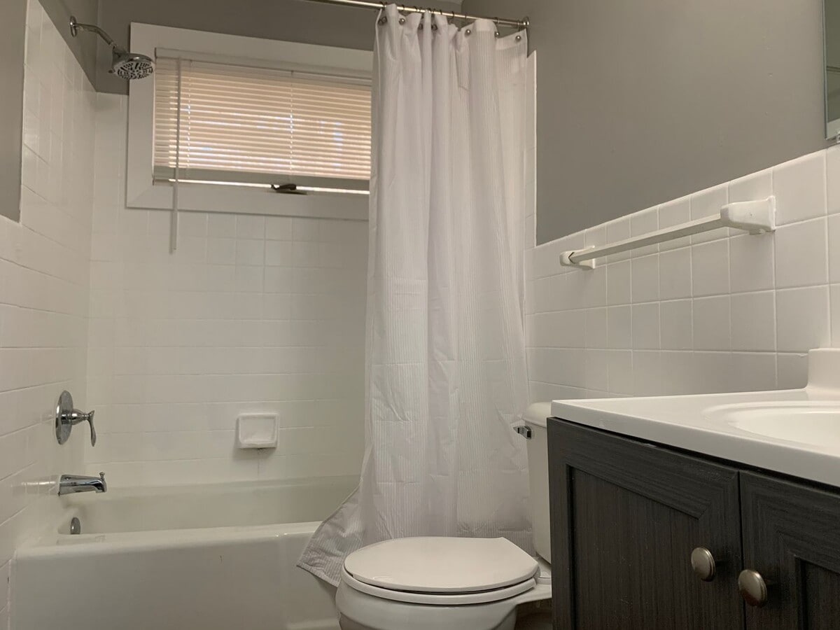 Photo - Stunning 3 Bedroom 1 Bathroom Townhome in ...