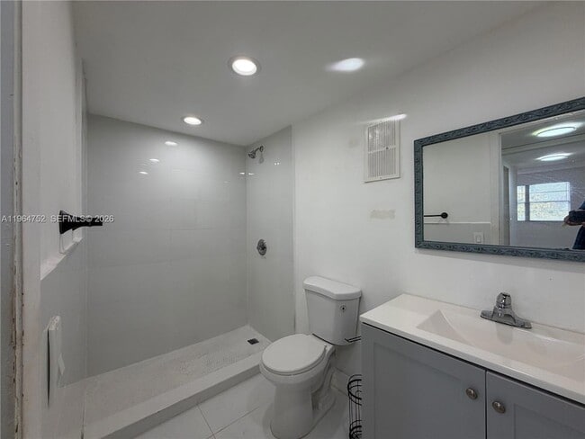 Photo - 13685 NE 10th Ave Unit 304