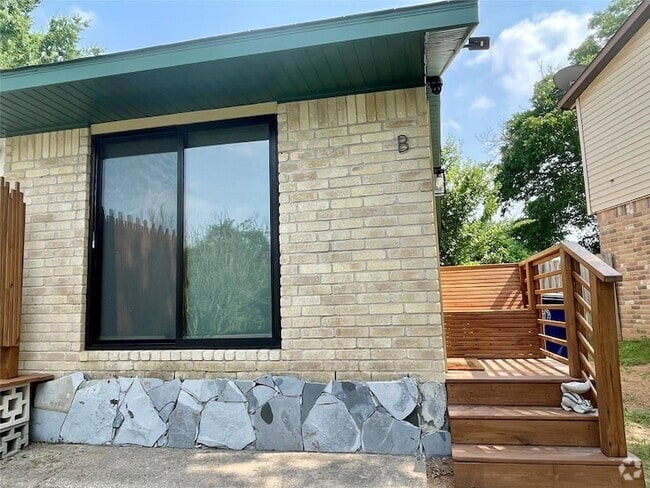 Building Photo - 1023 Nile St Rental