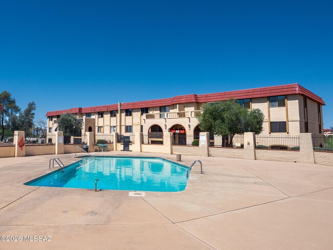 Building Photo - 6331 N Barcelona Ct Unit 917