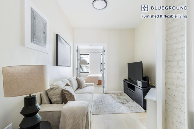 Building Photo - 251 W 18th St