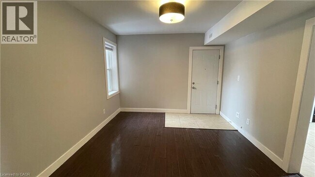 Photo - 1544 King St E Unit 204