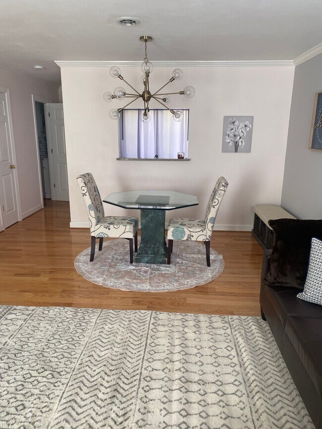 Photo - 7128 Woods Crossing Dr