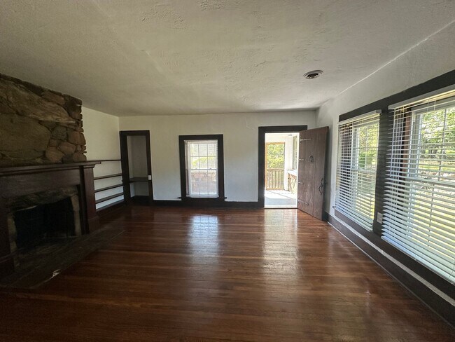 Photo - Charming 4 Bedroom House in Bedford