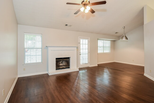 Photo - 1171 Lennox Ct NE