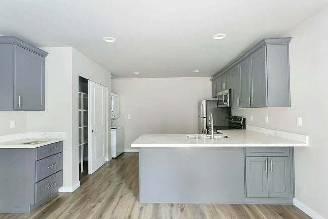 Photo - 927 S Cushman Ave