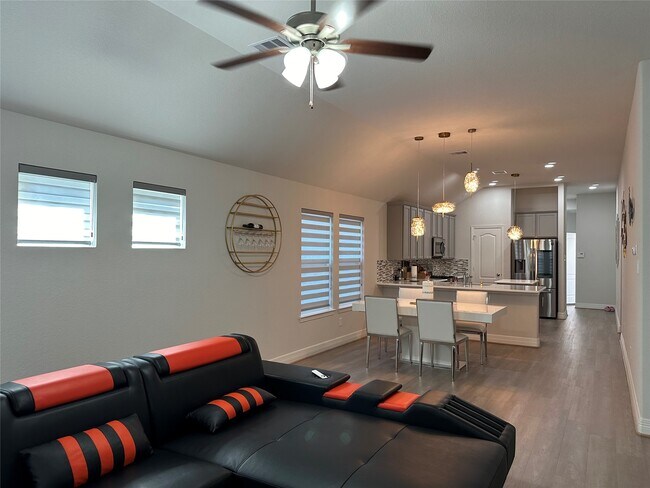 Photo - 15515 Sailpoint Ln