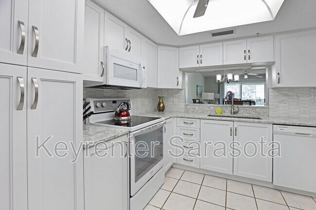 6505 Stone River Rd