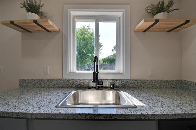 Photo - 5018 Western Ave