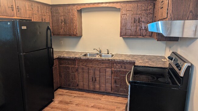 Photo - 901 4th St NE