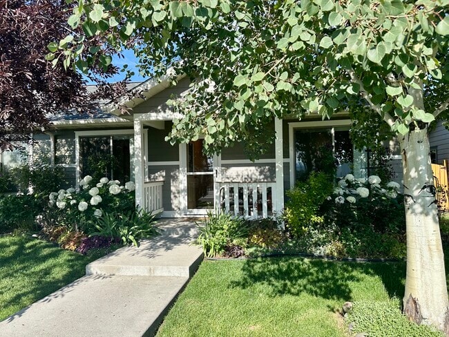Building Photo - 1079 Cottonwood Rd Rental