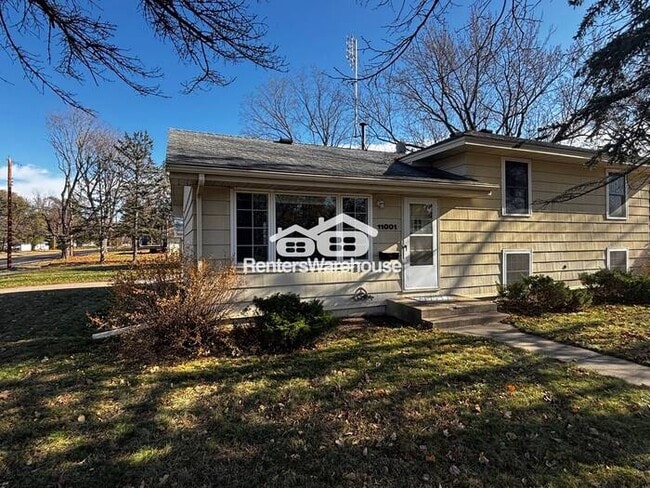 Building Photo - Available now! 3 Bedroom Single Family Hom...