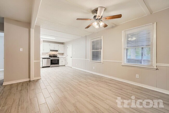 Photo - 5313 Larewood Dr