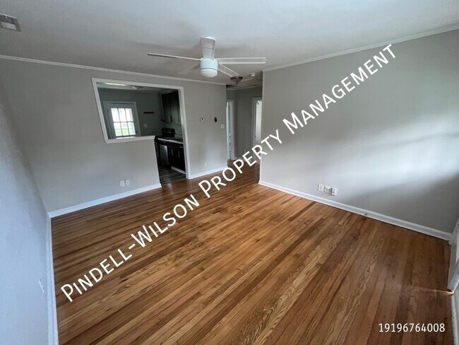 Photo - 2210 Bernard St