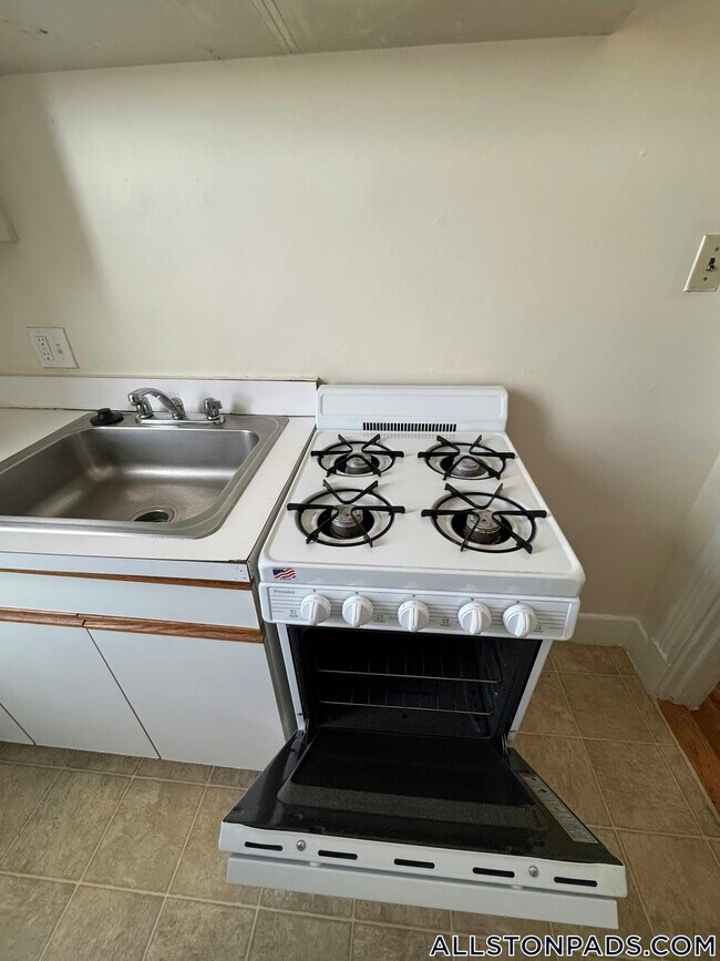 Building Photo - 1152 Commonwealth Ave