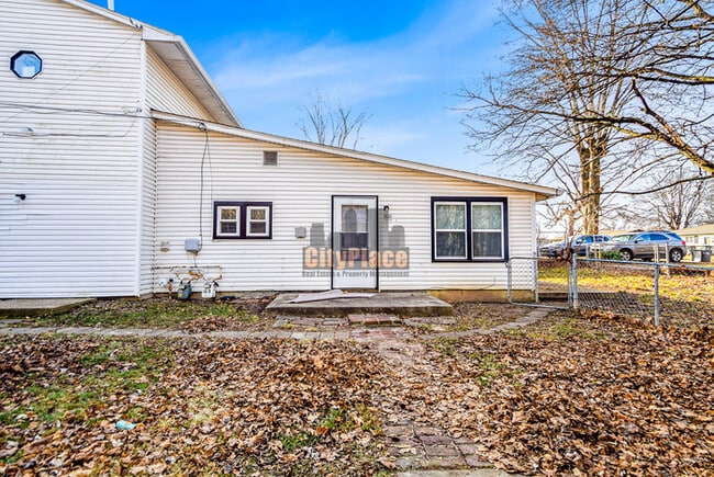 Building Photo - 2633 S Randolph St