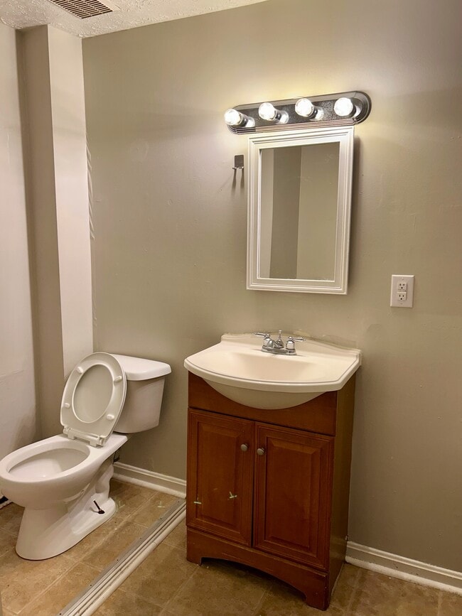 Photo - 123 E Leicester St