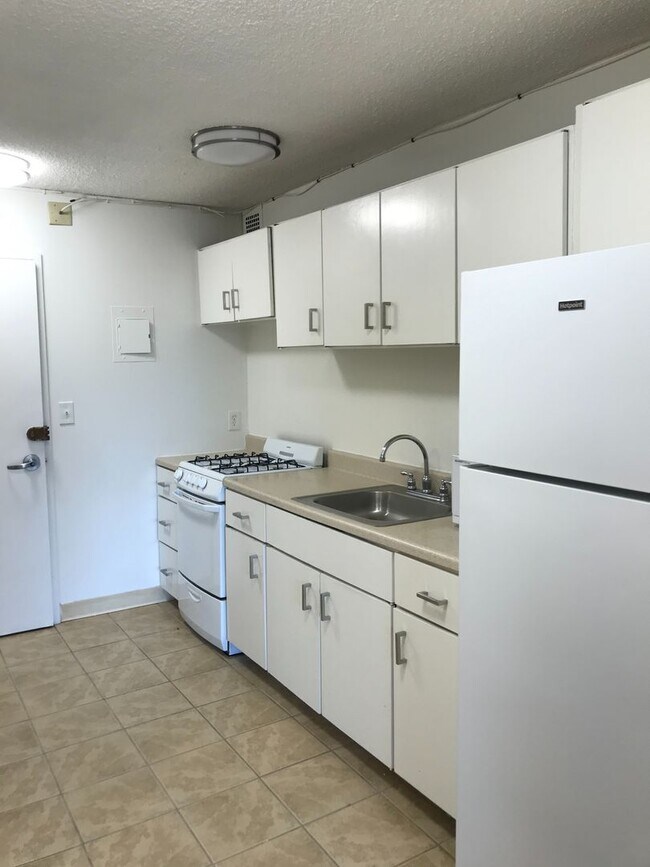 Photo - Large Sunny Studio Available Near Longwood (9/1)