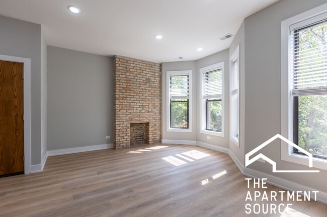 Photo - 427 W Belmont Ave Unit 2