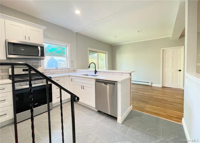 Photo - 829 W Boston Post Rd Unidad 3