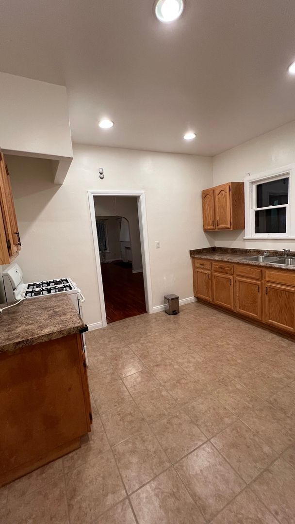 Photo - 1166 N Raymond Ave Unit 3