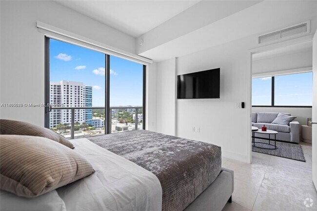 Building Photo - 239 SW 9th St Unit 1502 Rental