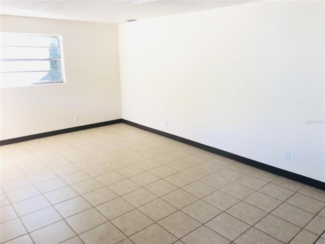 Photo - 1584 Primrose Ln