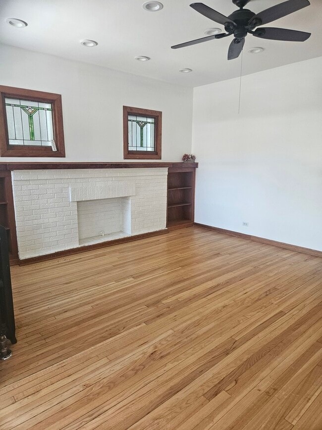 Photo - 4839 N Lawndale Ave Unidad 1