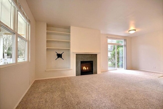 Building Photo - Home in Top-Rated Lake Washington School District