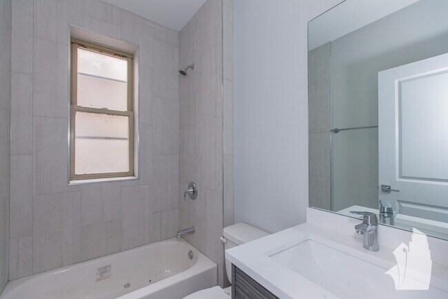 Photo - 3917 N Janssen Ave Unidad 2E