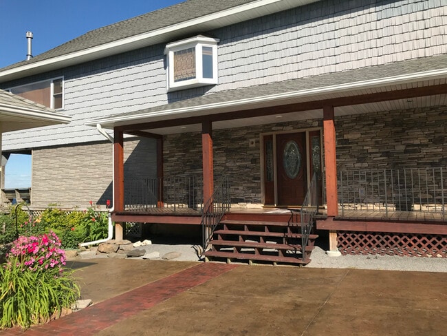 Photo - 6883C Deluxe Park