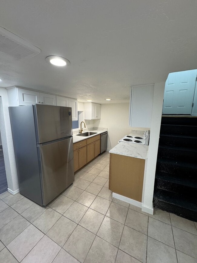 Photo - 3 bed/ 1 bath basement apartment