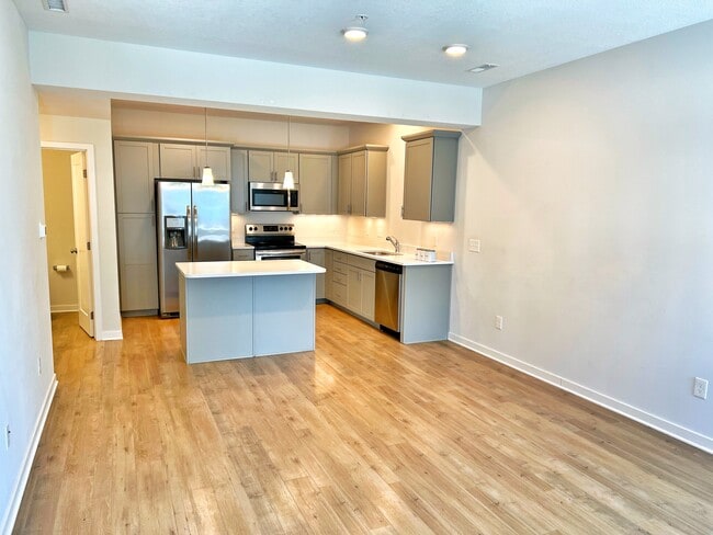 Photo - 327 NE Otter Dr